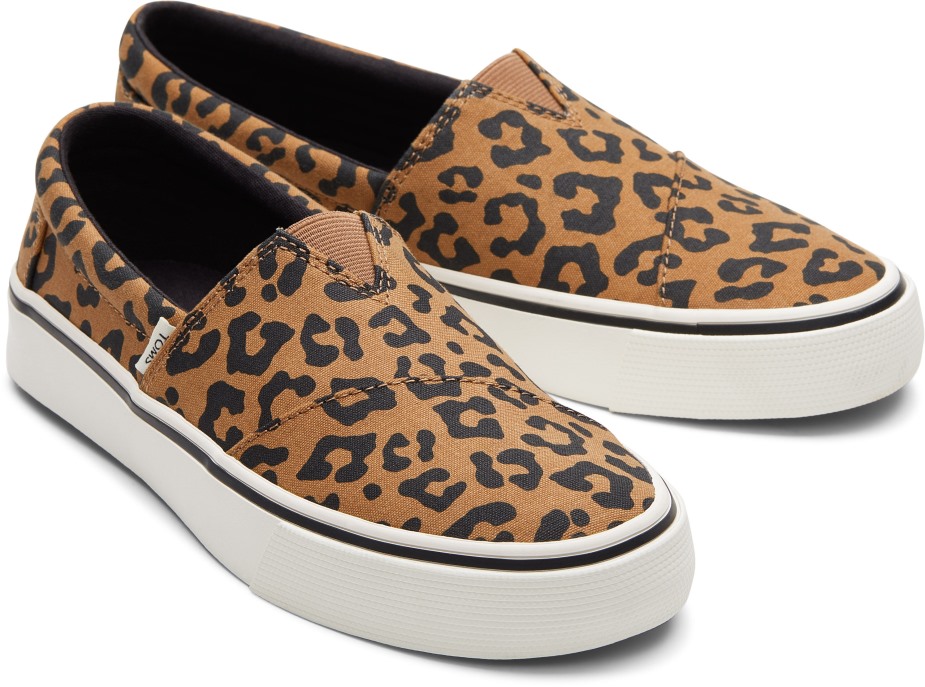 Toms Fenix Kahverengi üzerinde Slip
